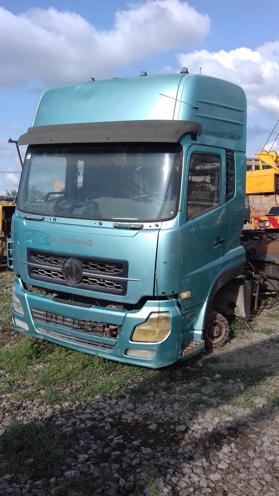 Тягач Dongfeng DFL 4251A на разбор