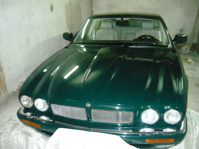 Jaguar XJR II X300 Темно зеленый.
